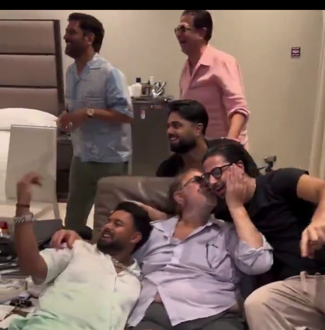 Rishabh pant with dhoni in viral video 